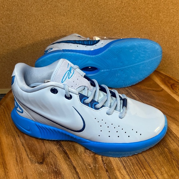 Nike
Labron James 21 
Gs
NWOT - Picture 1 of 8